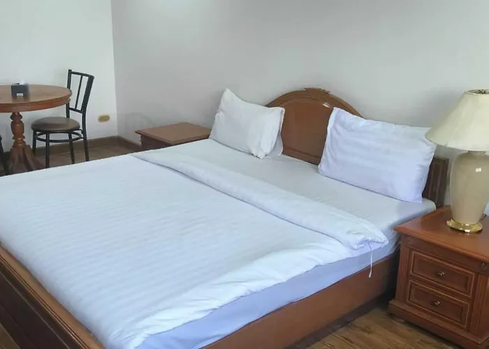 Spacious 1,2 & 3 Bedroom Serviced Omni - Nana Bts * Bangkok