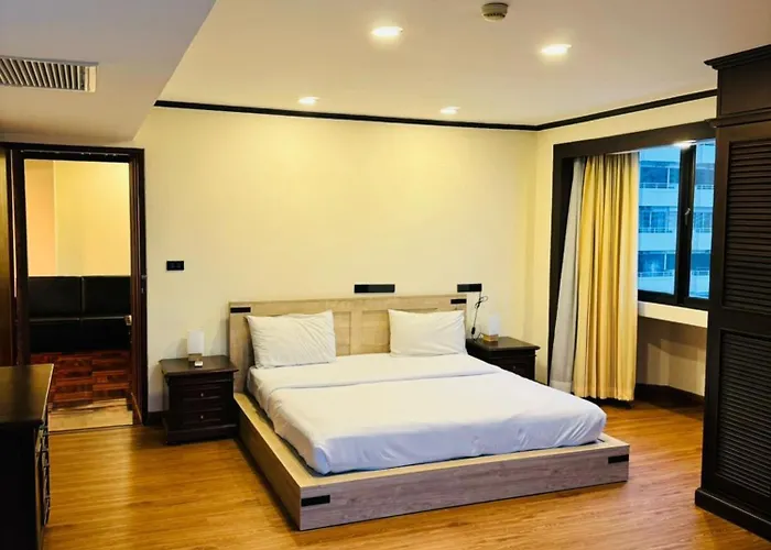 Spacious 1,2 & 3 Bedroom Serviced Omni - Nana Bts Apartment *