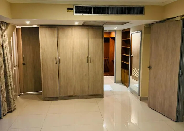 Spacious 1,2 & 3 Bedroom Serviced Omni - Nana Bts Apartment Bangkok