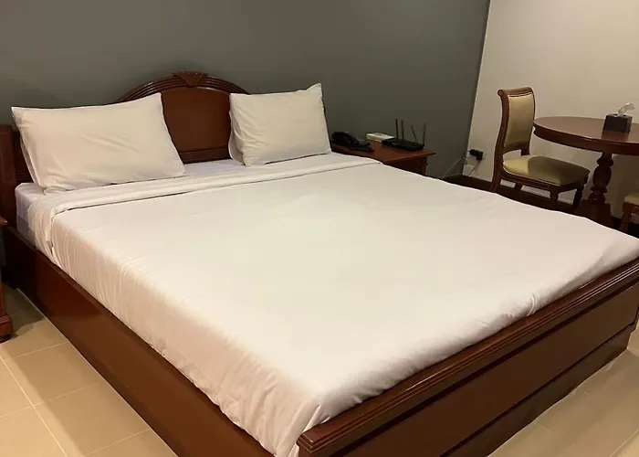 Spacious 1,2 & 3 Bedroom Serviced Omni - Nana Bts Apartment *