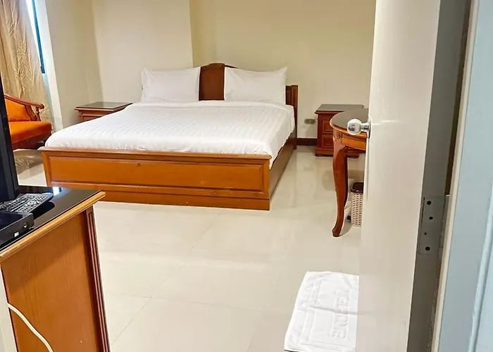 Spacious 1,2 & 3 Bedroom Serviced Omni - Nana Bts * Bangkok