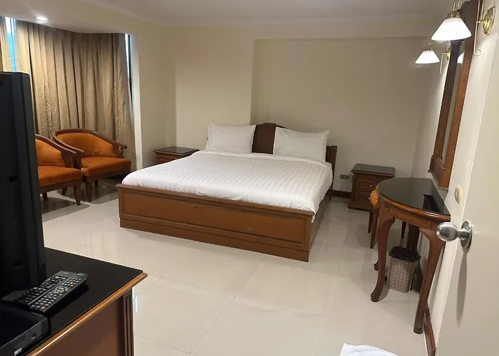 Spacious 1,2 & 3 Bedroom Serviced Omni - Nana Bts Apartment Bangkok