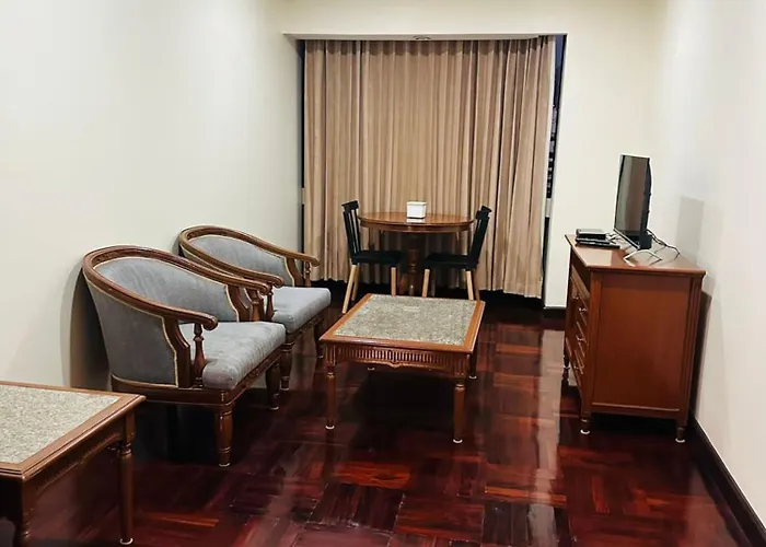 Spacious 1,2 & 3 Bedroom Serviced Omni - Nana Bts Apartment Bangkok