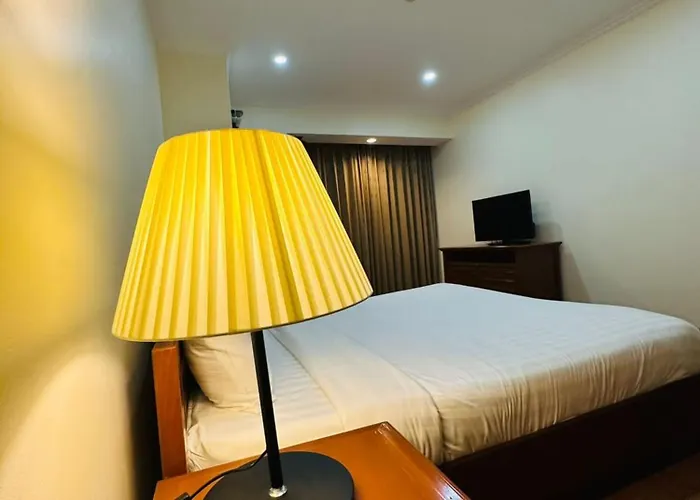 Spacious 1,2 & 3 Bedroom Serviced Omni - Nana Bts * Bangkok