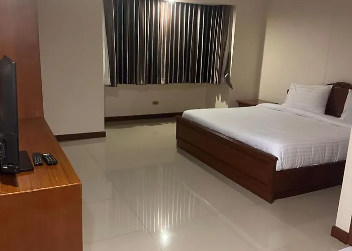 Spacious 1,2 & 3 Bedroom Serviced Omni - Nana Bts Apartment Bangkok