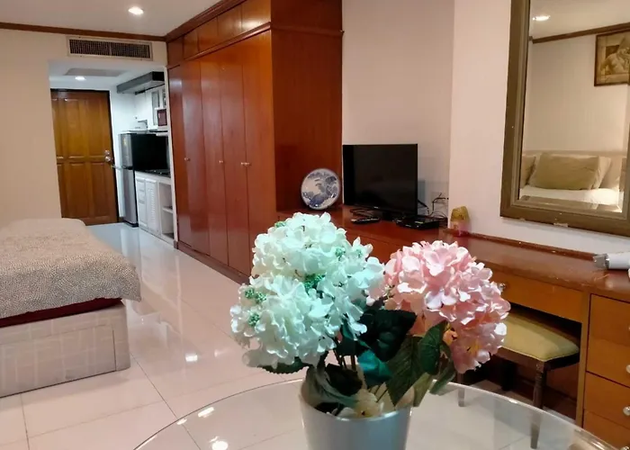 Spacious 1,2 & 3 Bedroom Serviced Omni - Nana Bts Bangkok